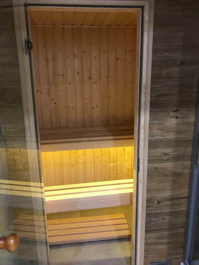 Family & Business Sauna Apartments Rynek Centrum Downtown - 2 Bedroom With Private Sauna, Balcony, Parking เคียลเซ ภายนอก รูปภาพ