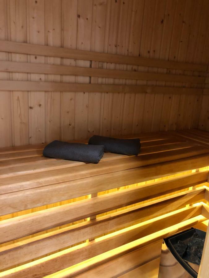 Family & Business Sauna Apartments Rynek Centrum Downtown - 2 Bedroom With Private Sauna, Balcony, Parking เคียลเซ ภายนอก รูปภาพ