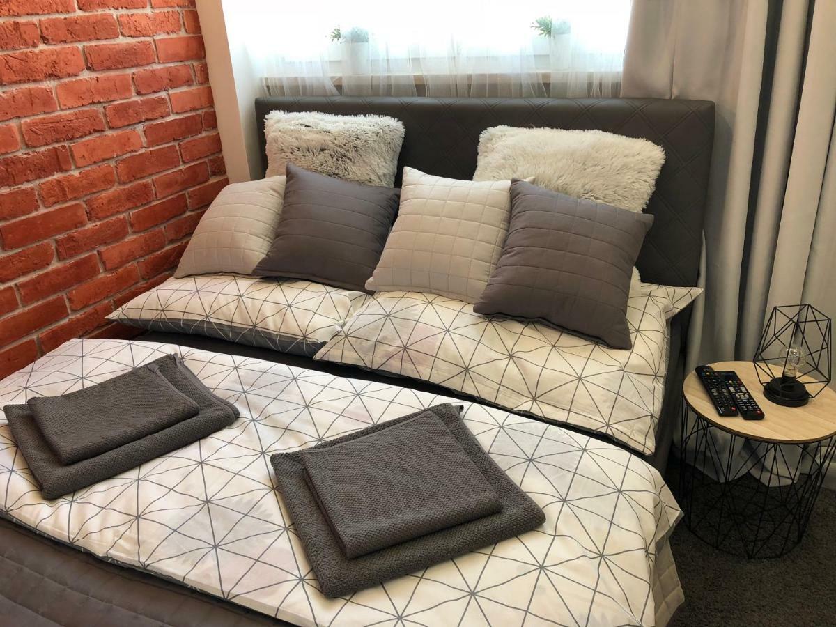 Family & Business Sauna Apartments Rynek Centrum Downtown - 2 Bedroom With Private Sauna, Balcony, Parking เคียลเซ ภายนอก รูปภาพ