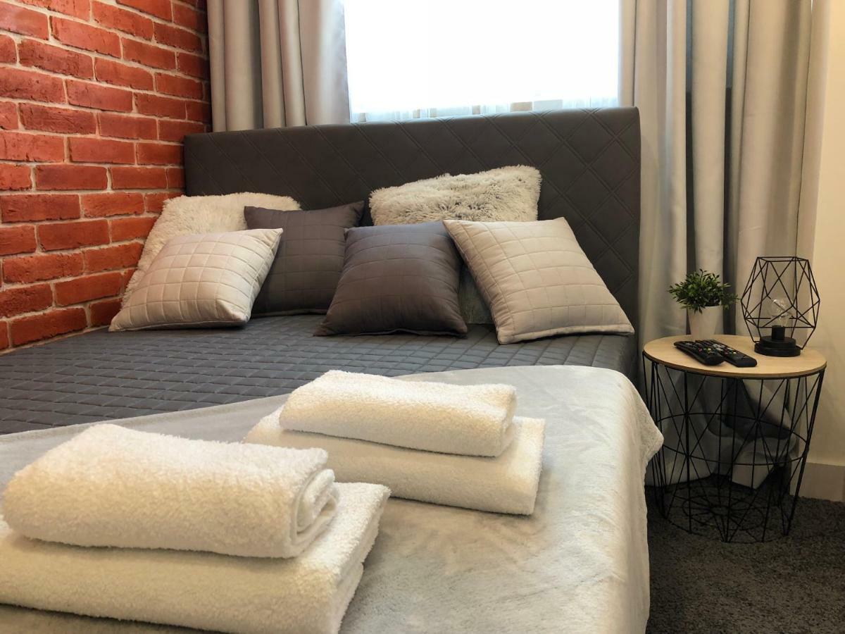 Family & Business Sauna Apartments Rynek Centrum Downtown - 2 Bedroom With Private Sauna, Balcony, Parking เคียลเซ ภายนอก รูปภาพ