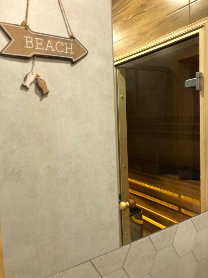 Family & Business Sauna Apartments Rynek Centrum Downtown - 2 Bedroom With Private Sauna, Balcony, Parking เคียลเซ ภายนอก รูปภาพ