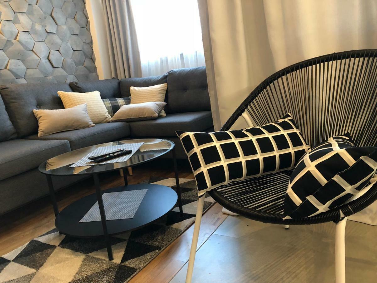 Family & Business Sauna Apartments Rynek Centrum Downtown - 2 Bedroom With Private Sauna, Balcony, Parking เคียลเซ ภายนอก รูปภาพ