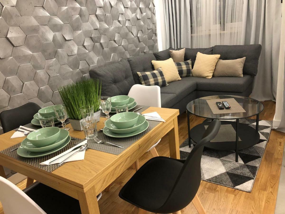 Family & Business Sauna Apartments Rynek Centrum Downtown - 2 Bedroom With Private Sauna, Balcony, Parking เคียลเซ ภายนอก รูปภาพ