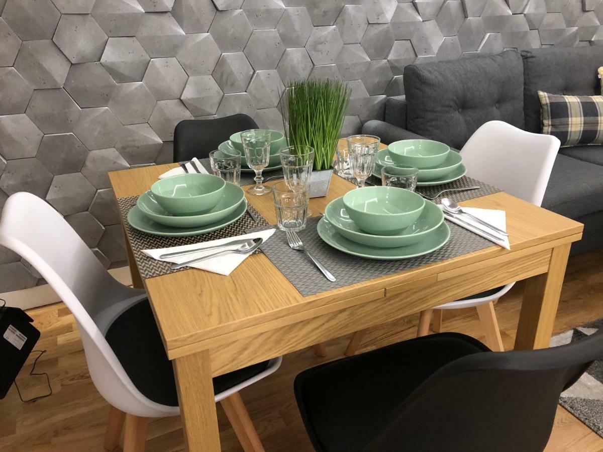 Family & Business Sauna Apartments Rynek Centrum Downtown - 2 Bedroom With Private Sauna, Balcony, Parking เคียลเซ ภายนอก รูปภาพ