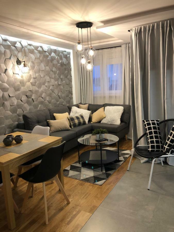 Family & Business Sauna Apartments Rynek Centrum Downtown - 2 Bedroom With Private Sauna, Balcony, Parking เคียลเซ ภายนอก รูปภาพ